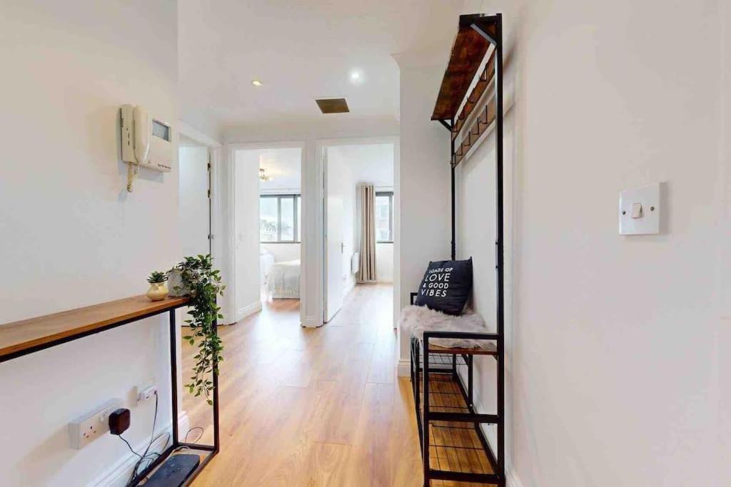 Luxstay 2br Earls Court Sleeps Up To 10 Londra