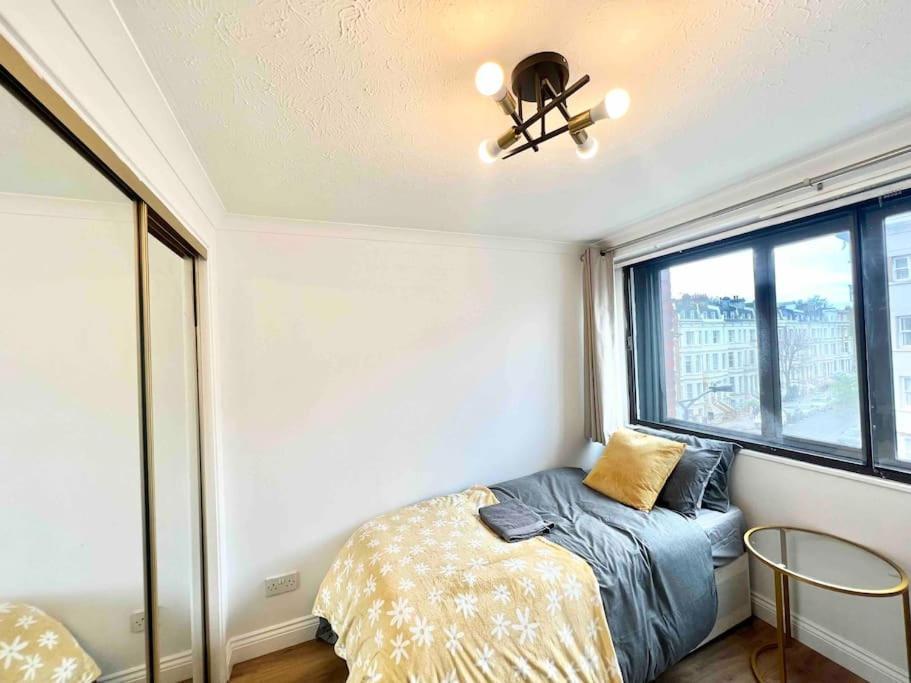 Luxstay 2br Earls Court Sleeps Up To 10 Londra
