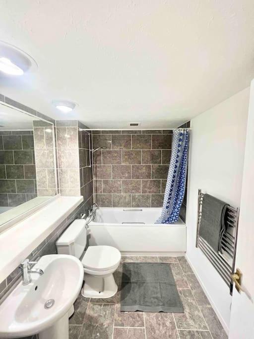 Apartament Luxstay 2br Earls Court Sleeps Up To 10 Londra